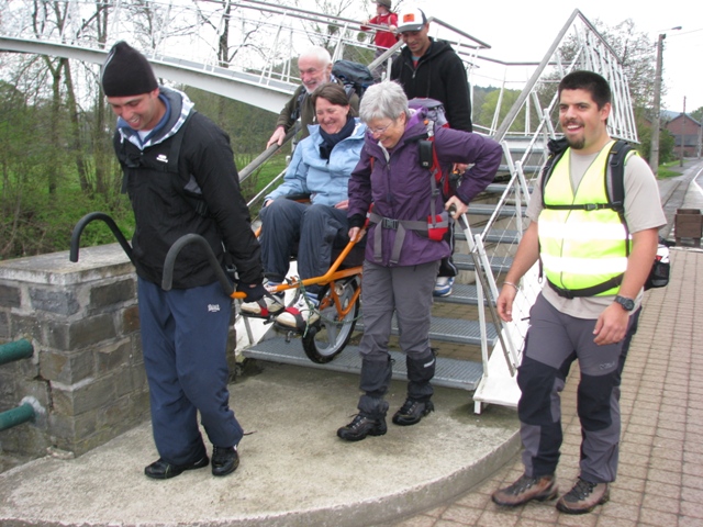 randonnée sportive avec joëlettes, Hotton, 2012